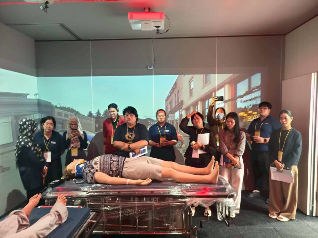 บุคลากรสำนักวิชาแพทยศาสตร์ ม.วลัยลักษณ์ เข้าร่วมอบรมเทคนิคปฏิบัติการสถานการณ์จำลองทางการแพทย์ระดับสูง มุ่งยกระดับมาตรฐานการจัดการเรียนการสอนเสมือนจริง